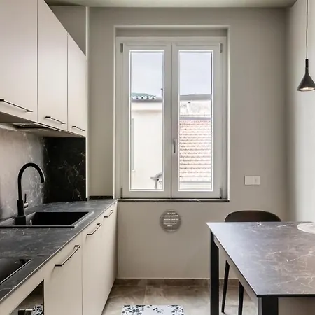 Lago Apartments 아파트 코모